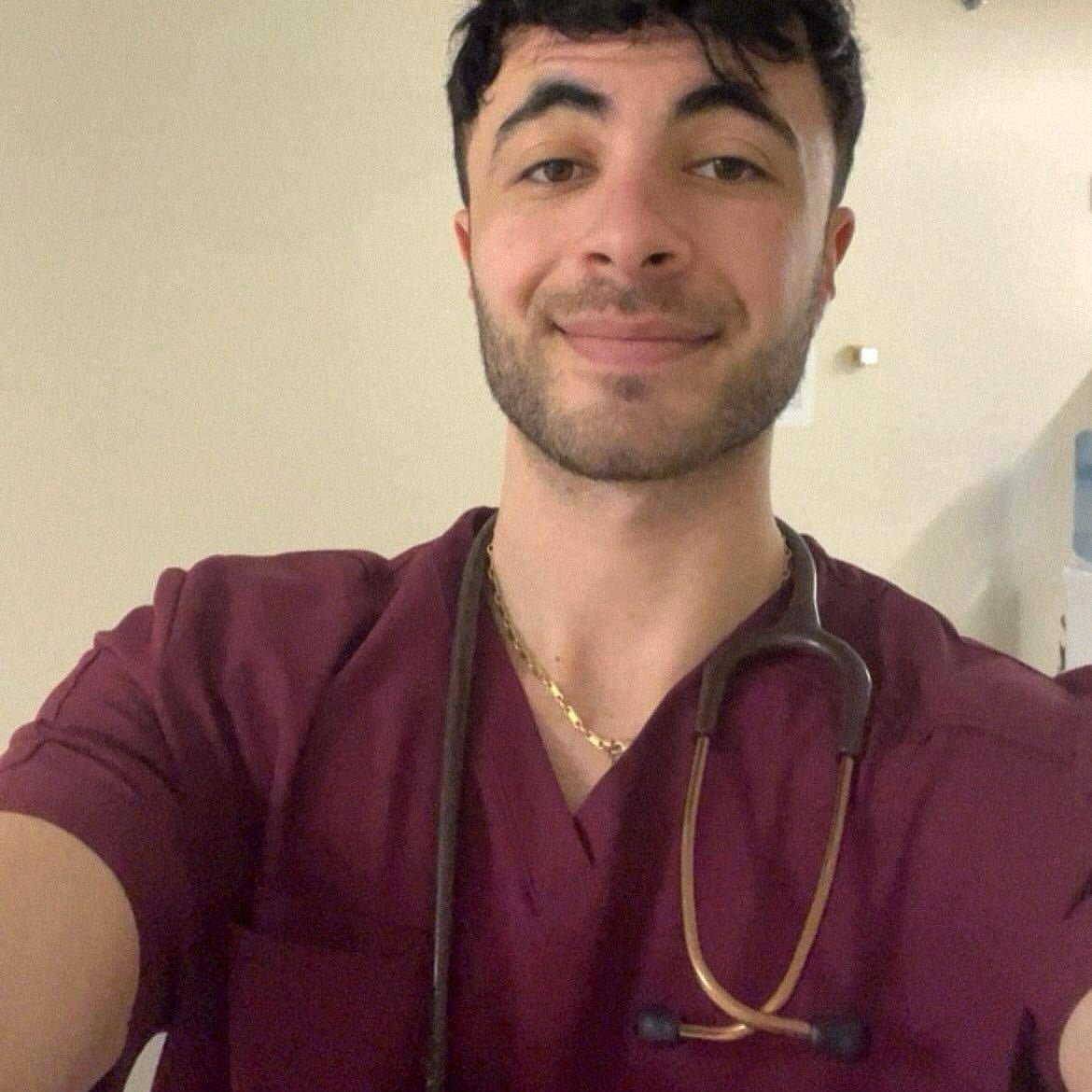 Happythreads affiliate Alec wearing happythreads scrubs