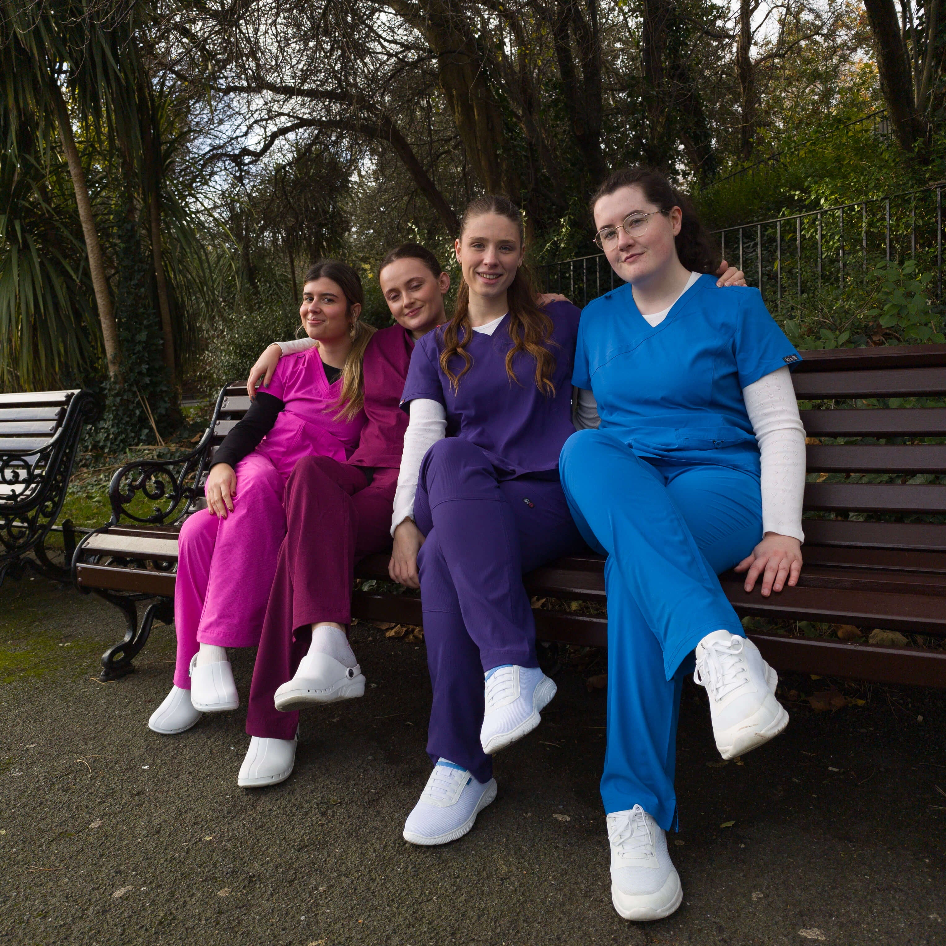 Pflegebekleidung im Pflegeheim: Das richtige Gleichgewicht finden