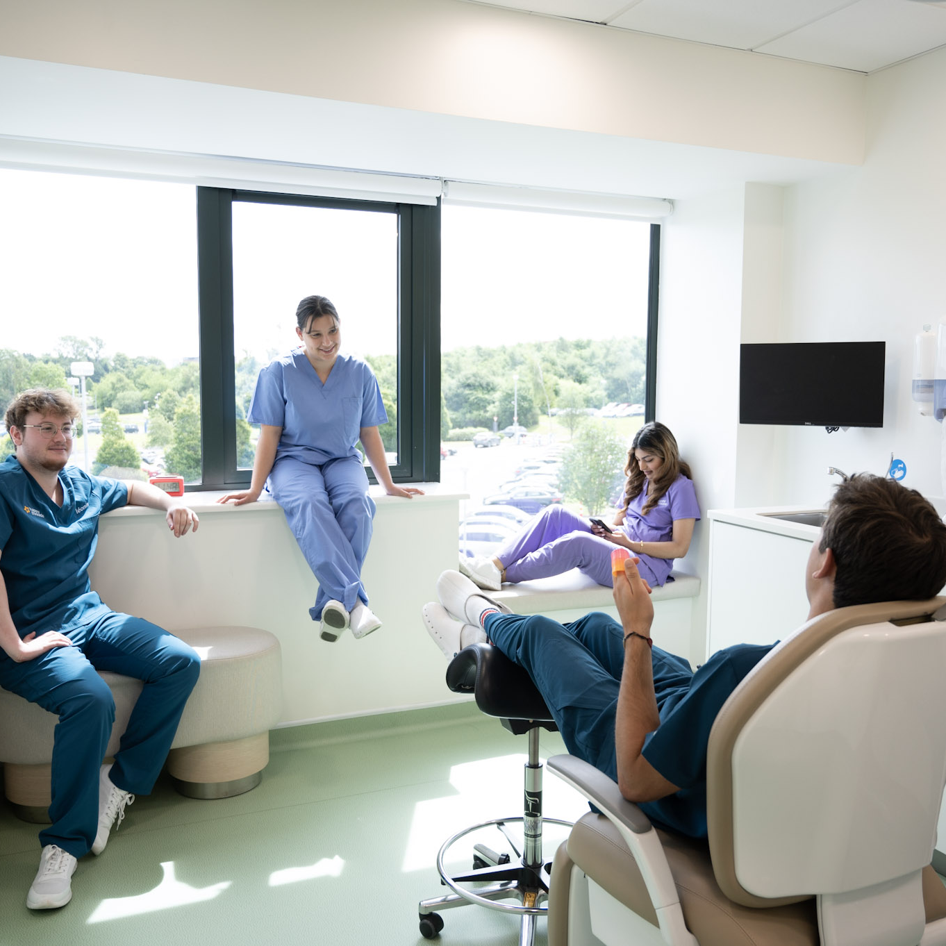 Uniformes Sanitarios económicos para estudiantes de Medicina – nuestras opciones más asequibles