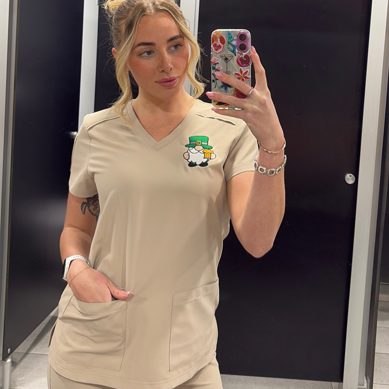 Pflegekleidung kaufen: Darauf solltest du achten