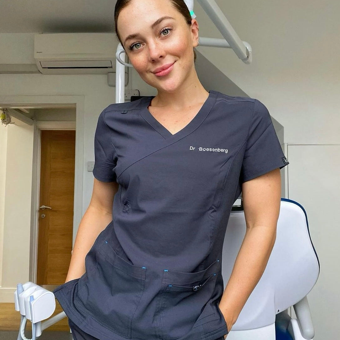 Uniformes Dentales en España: con estilo, cómodos y profesionales
