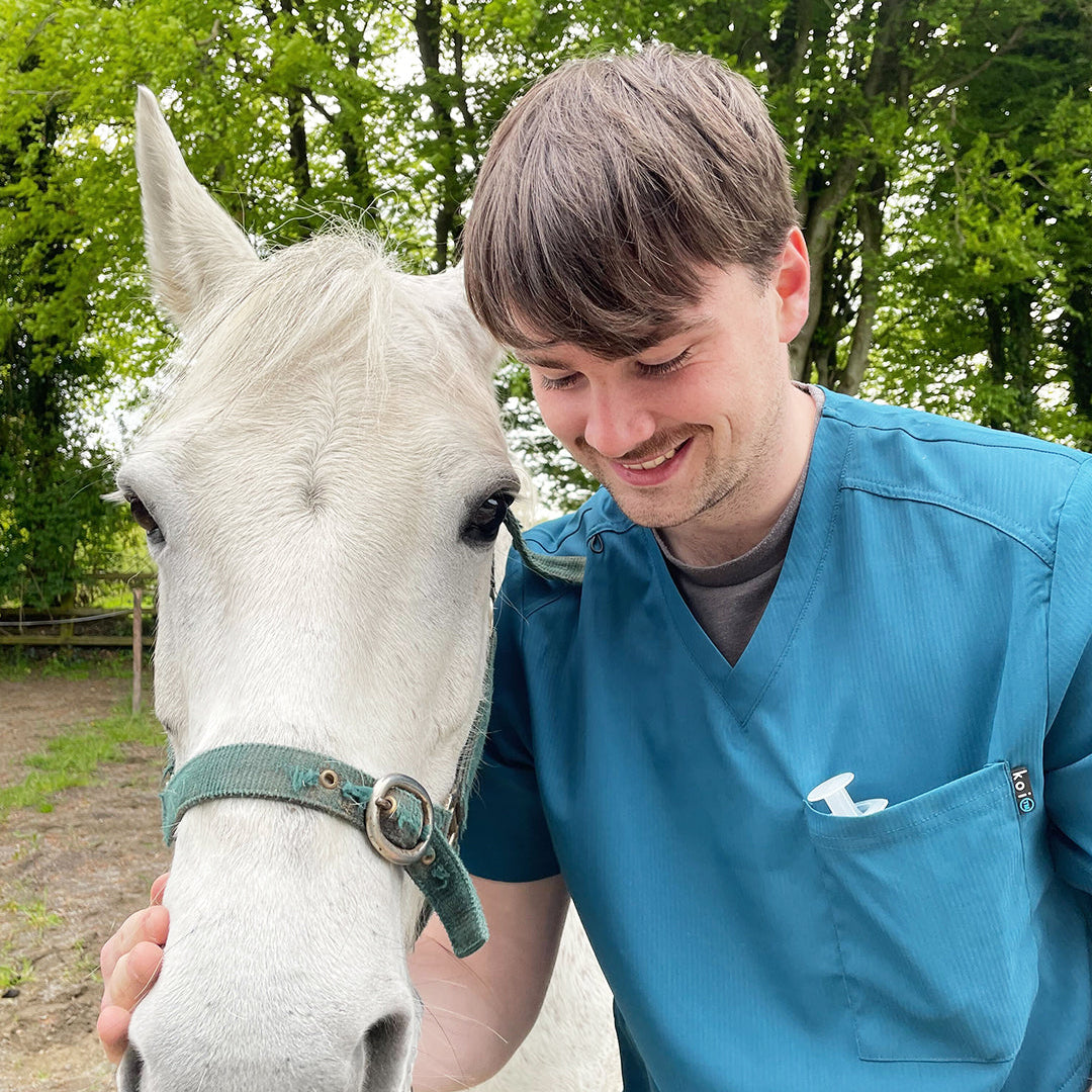 Colores y tejidos recomendados para uniformes veterinarios