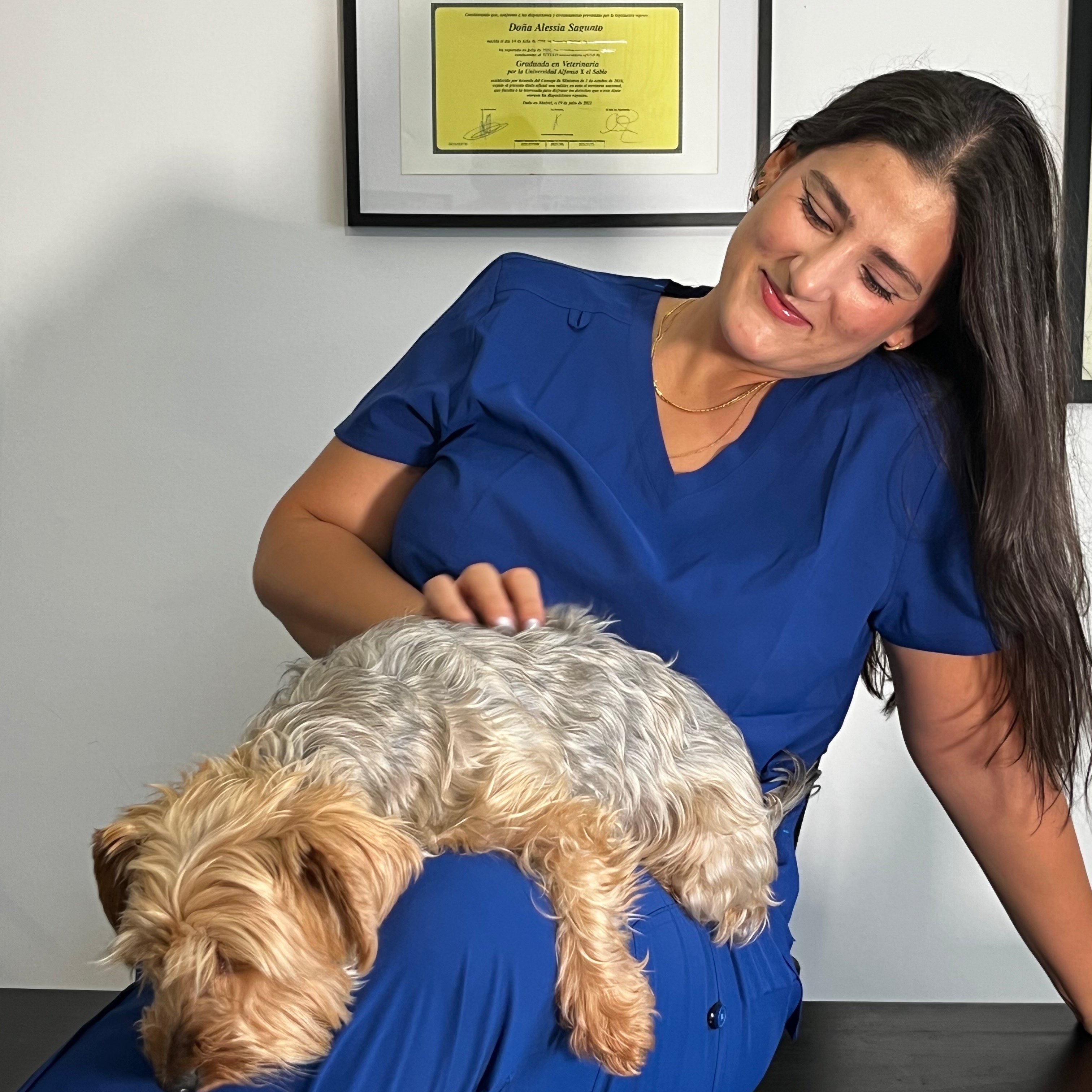 Cómo elegir el uniforme veterinario ideal según tu especialidad