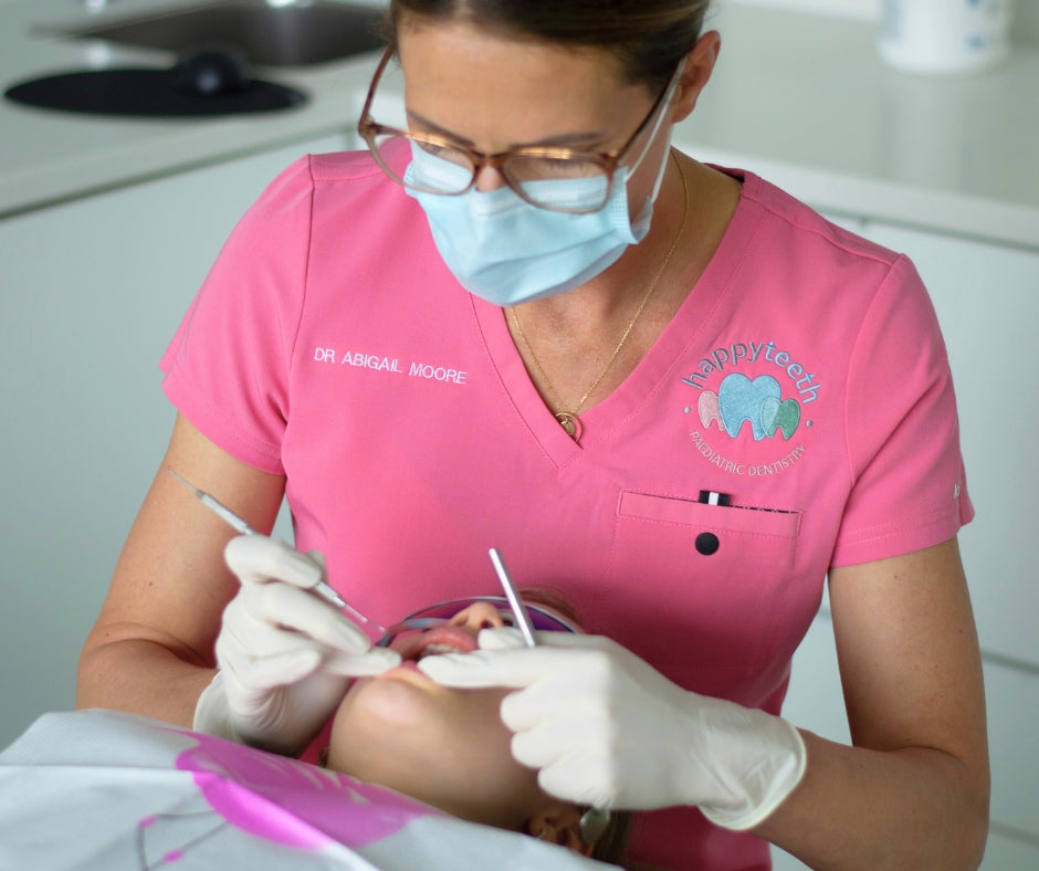 Las recomendaciones según los uniformes favoritos de nuestra cofundadora y odontopediatra la Dra Abigail