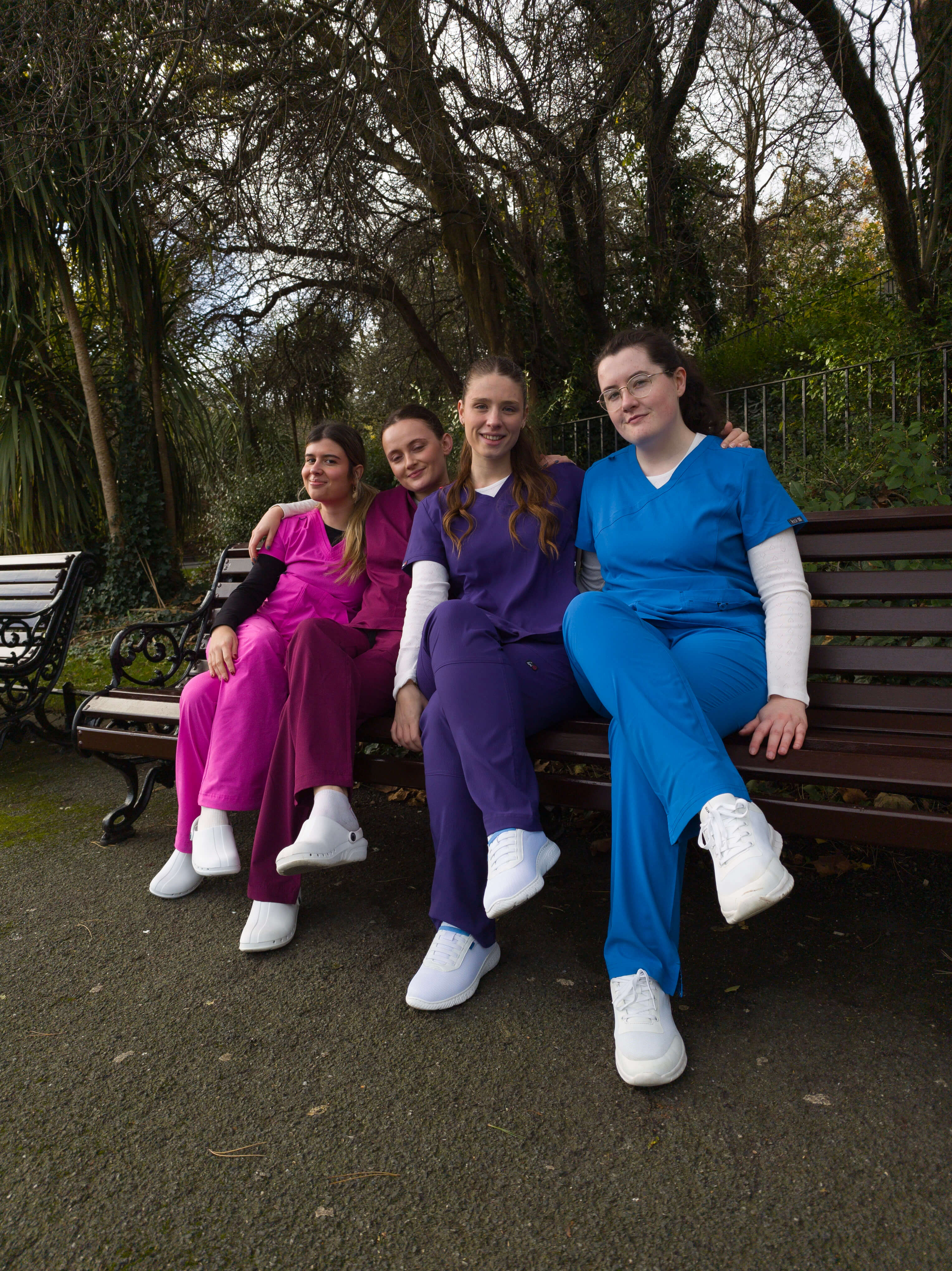 Pflegebekleidung im Pflegeheim: Das richtige Gleichgewicht finden