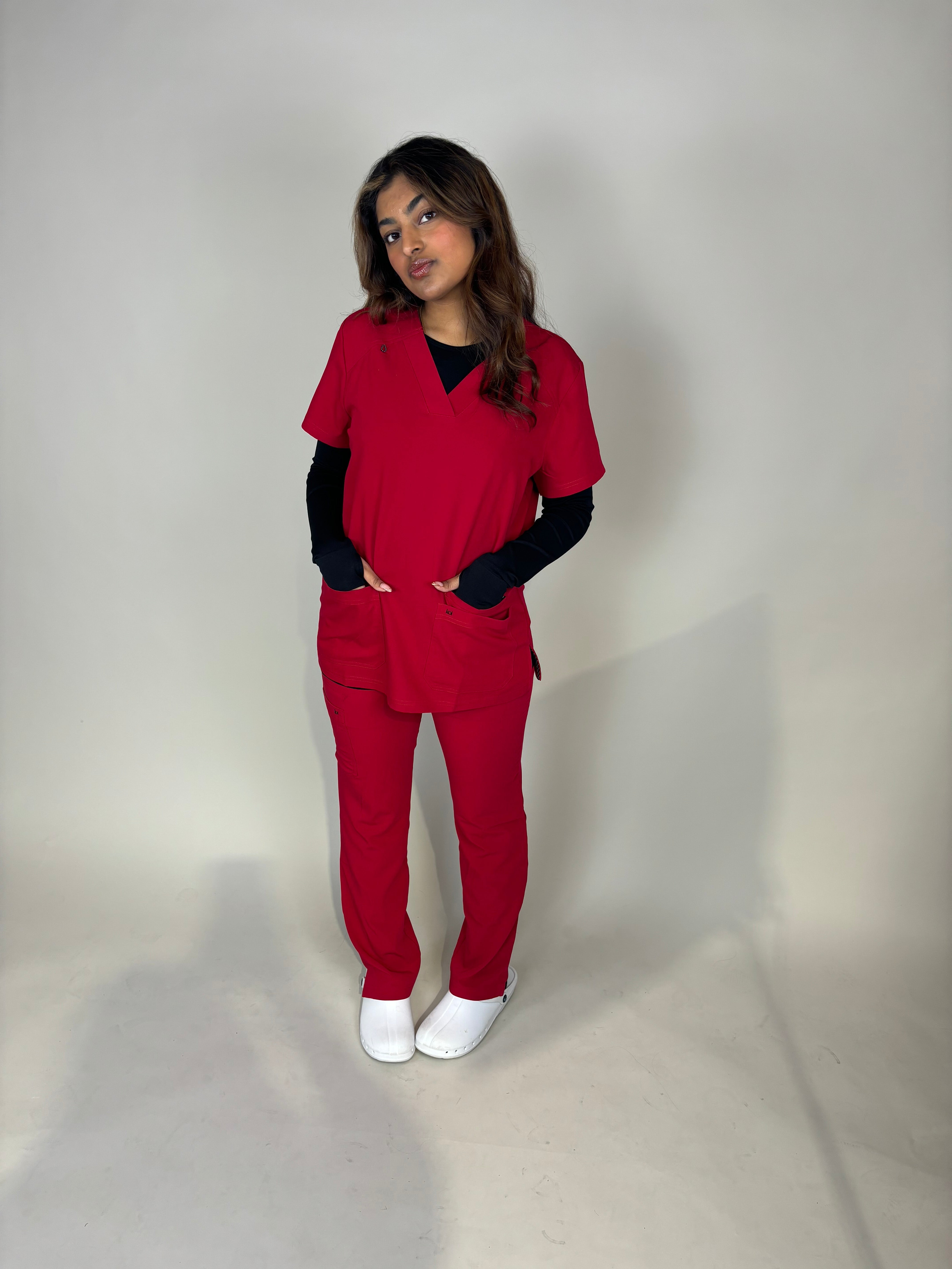 Lange medizinische Berufsbekleidung, die wirklich passt: Komfort und Stil bis ins letzte Detail