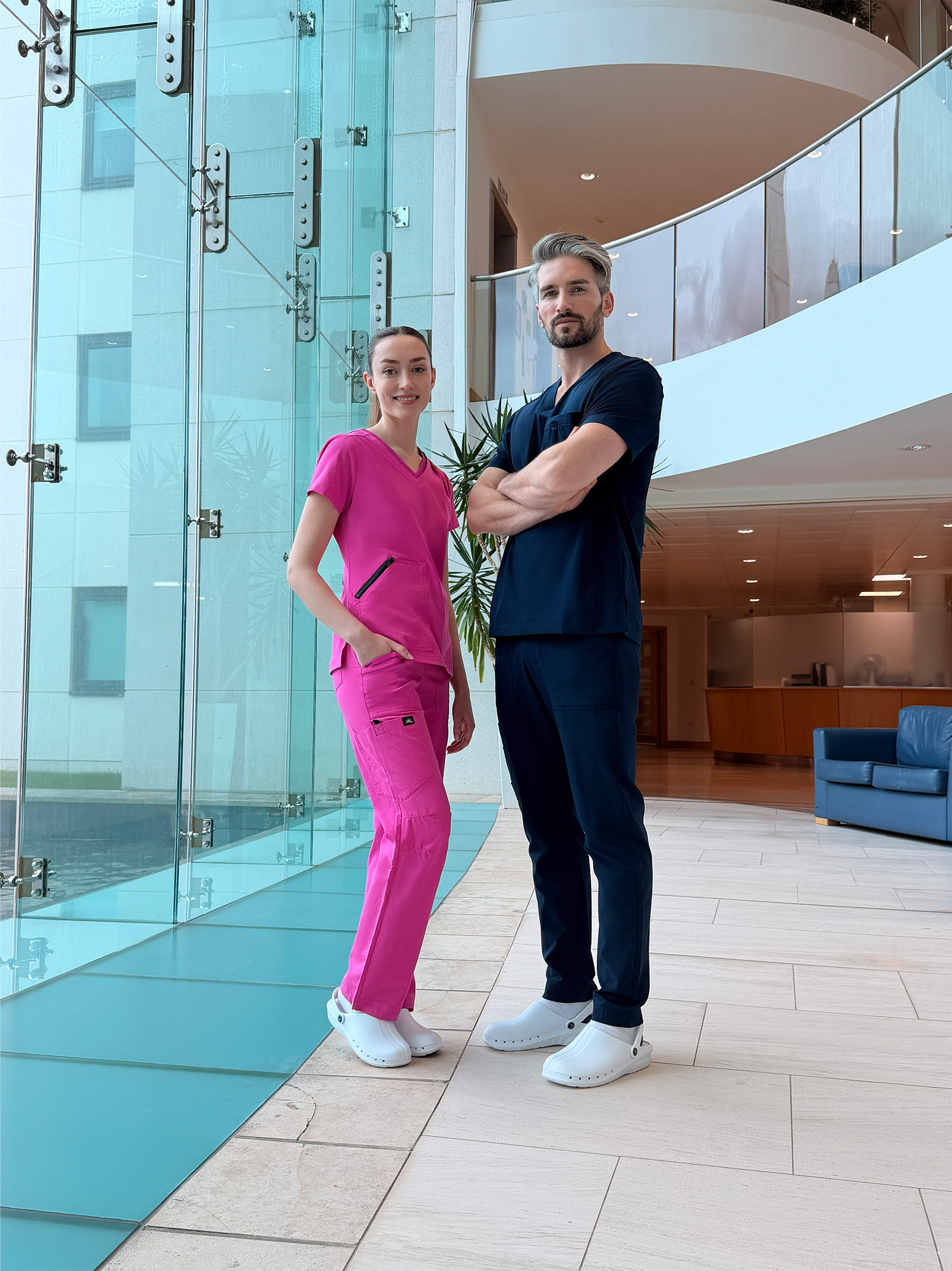 Scrubs modernos y marcas recomendadas: cómo elegir el uniforme sanitario perfecto