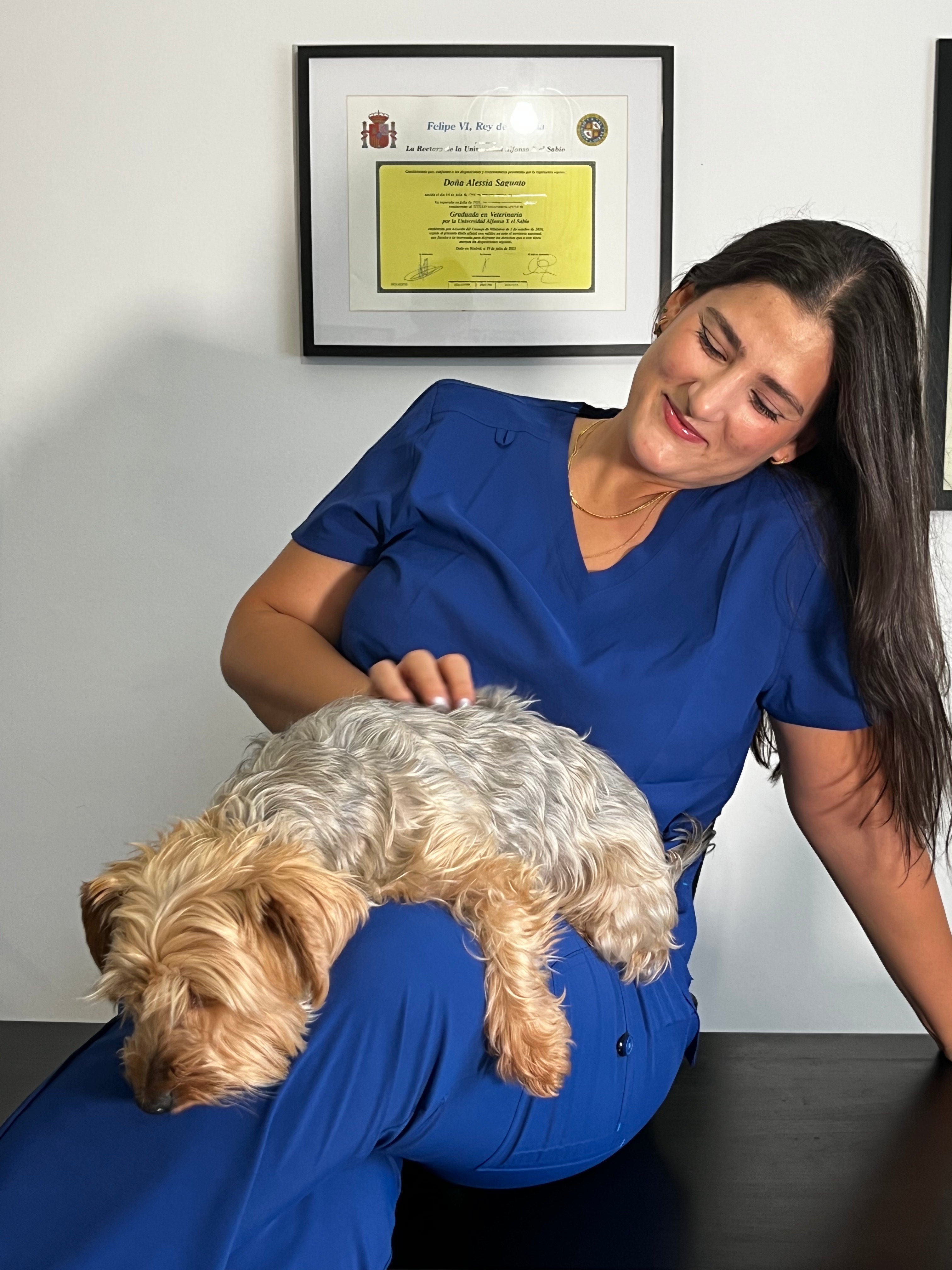 Cómo elegir el uniforme veterinario ideal según tu especialidad